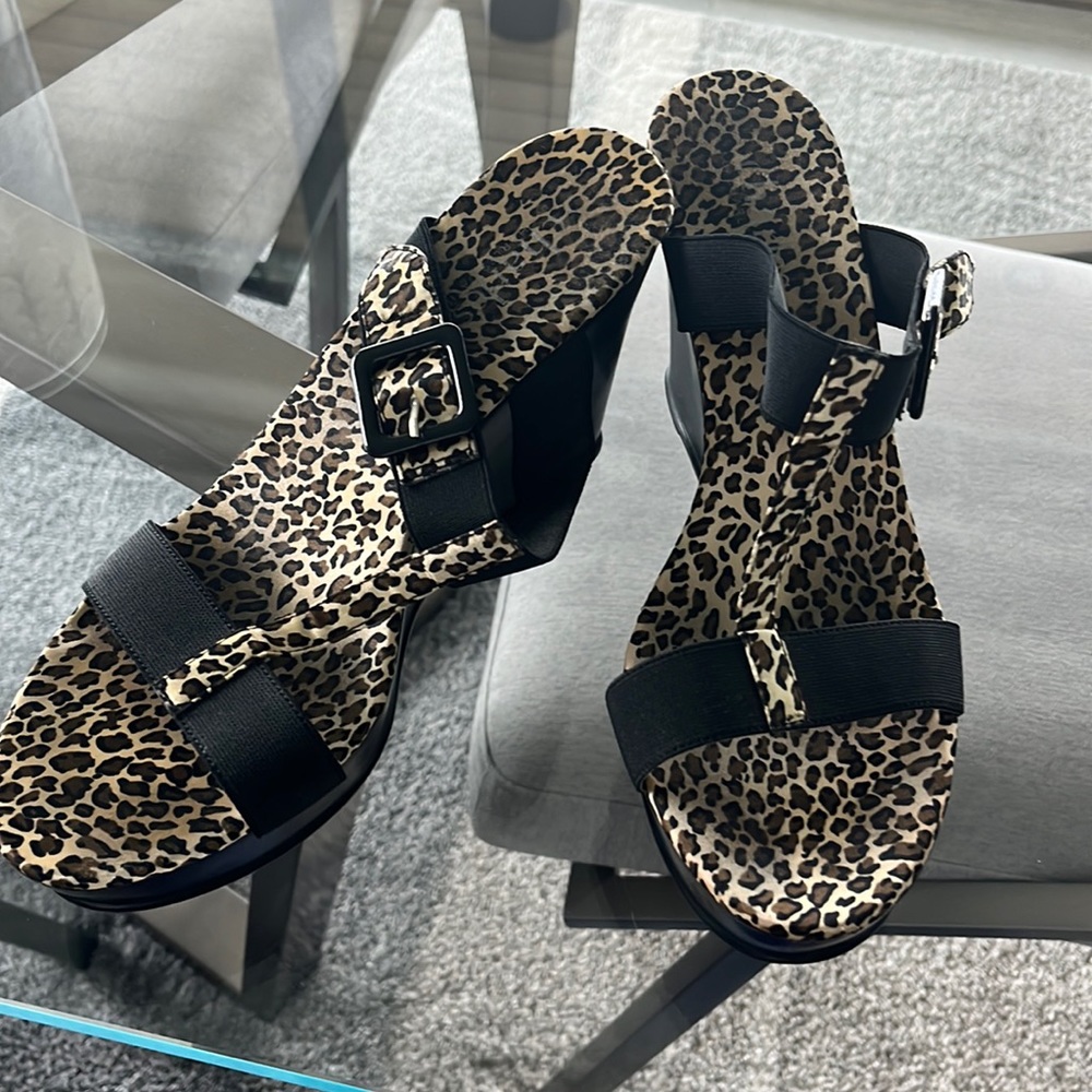 Size 8 in fantastic condition wedges